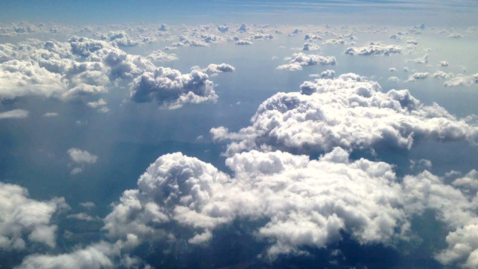 飞机中的天空视图视频的预览图