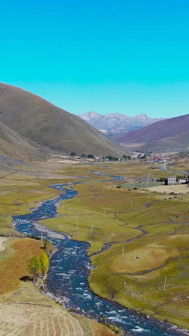 四川甘孜藏族自治州高原风景视频的预览图