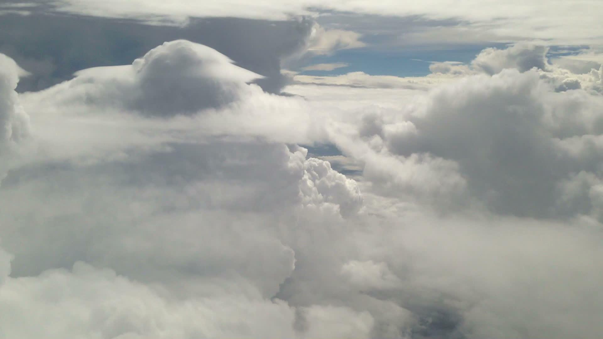 空中飞机中天空的视图视频的预览图