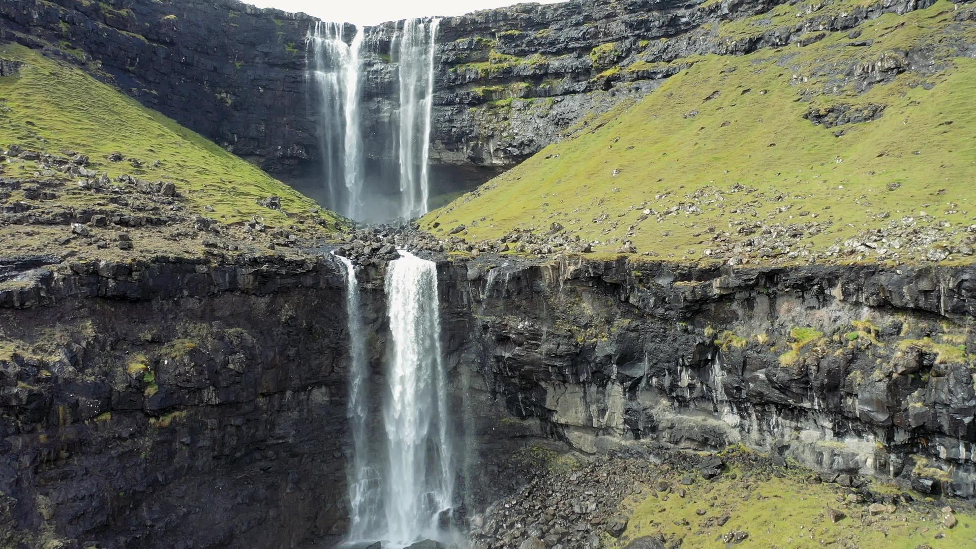 法尔奥群岛的瀑布视频的预览图