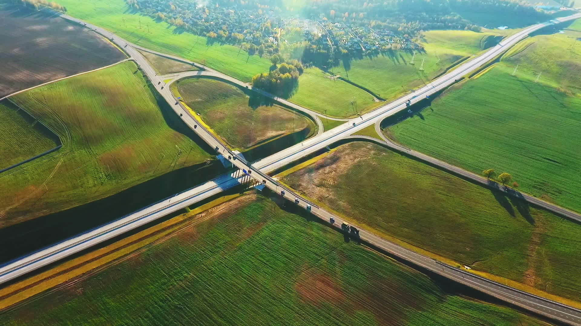 高速公路交叉口无人驾驶视频的预览图