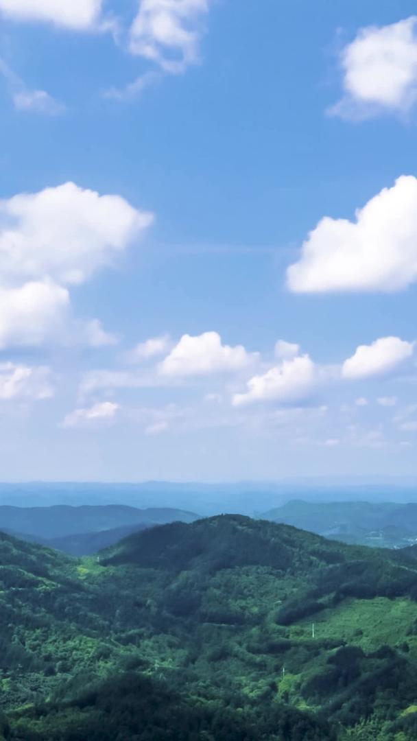 航拍大山蓝天白云移动延时摄影视频的预览图
