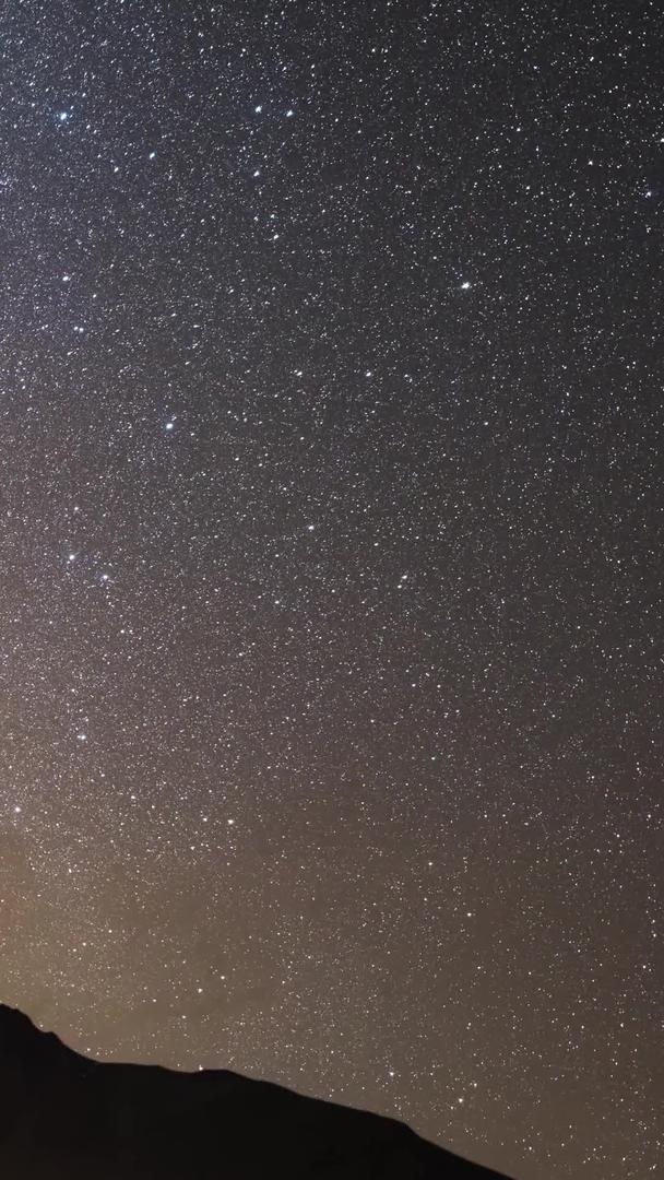 大山戈壁滩星空银河延迟视频的预览图