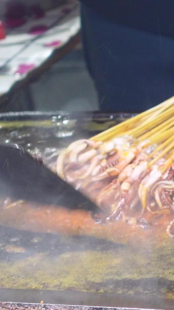 城市美食街餐饮铁板鱿鱼素材视频的预览图