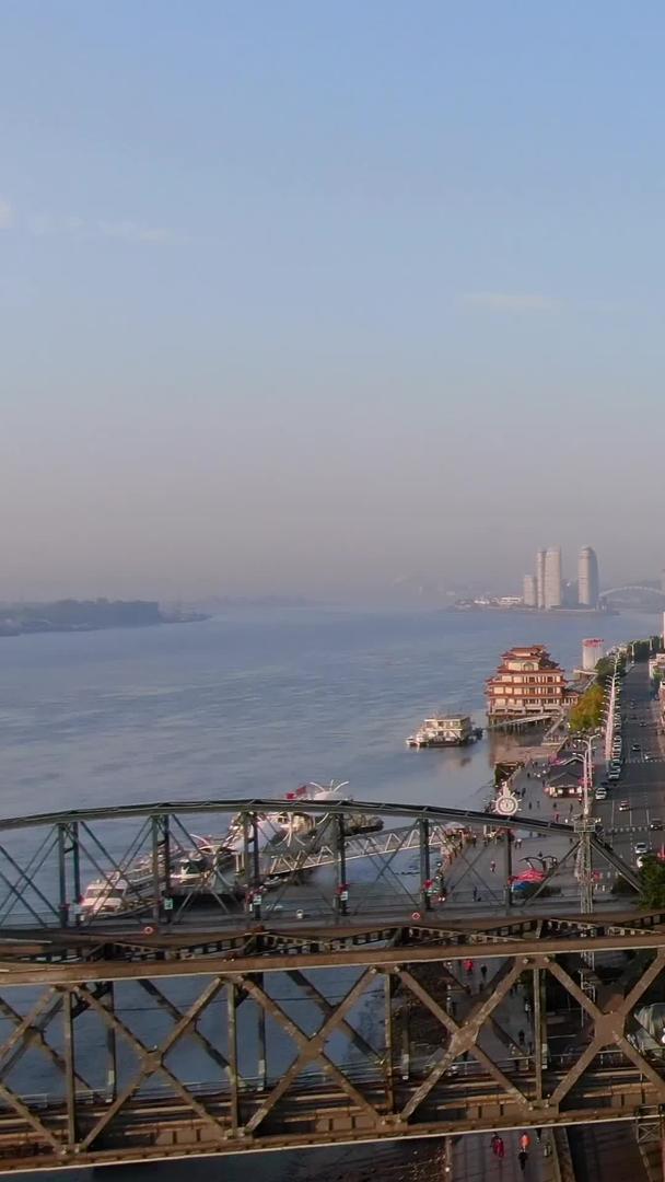 航拍辽宁丹东中国最大的边境城市风光视频的预览图