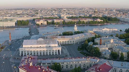 圣彼得堡市中心日落时的航拍视频视频的预览图