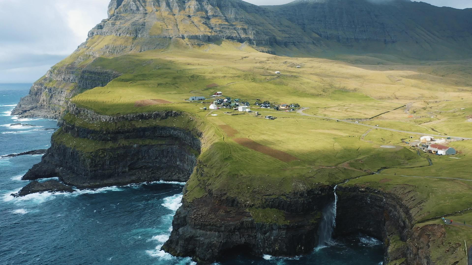 飞往法尔奥群岛的村庄视频的预览图