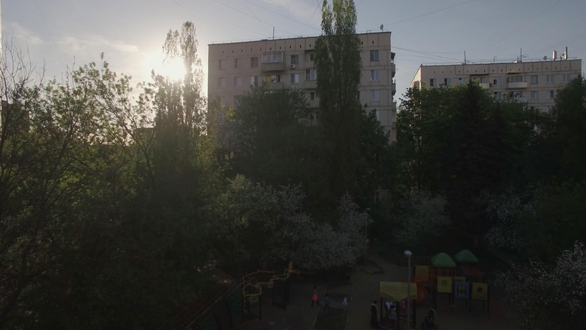 莫斯科的院子和公寓楼都是空的视频的预览图