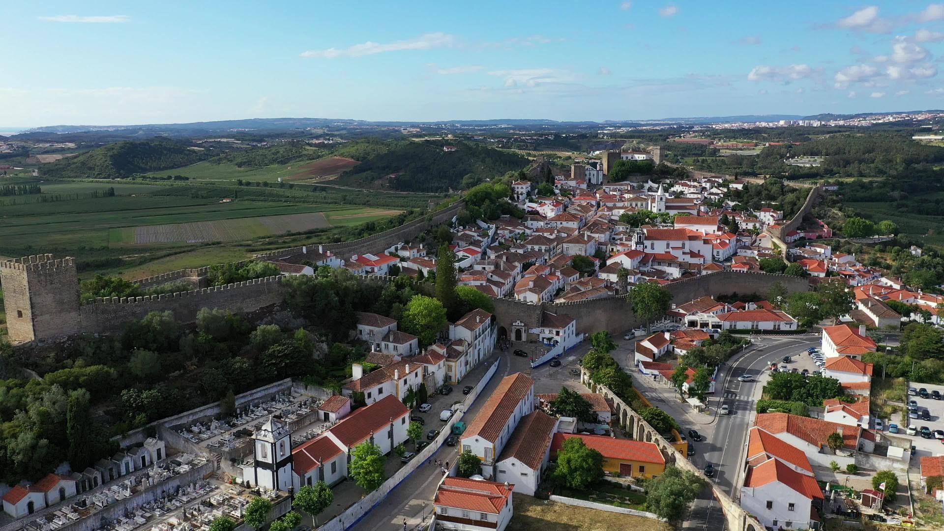 日落时分奥比都斯是葡萄牙里斯本附近历史悠久的围墙小镇视频的预览图