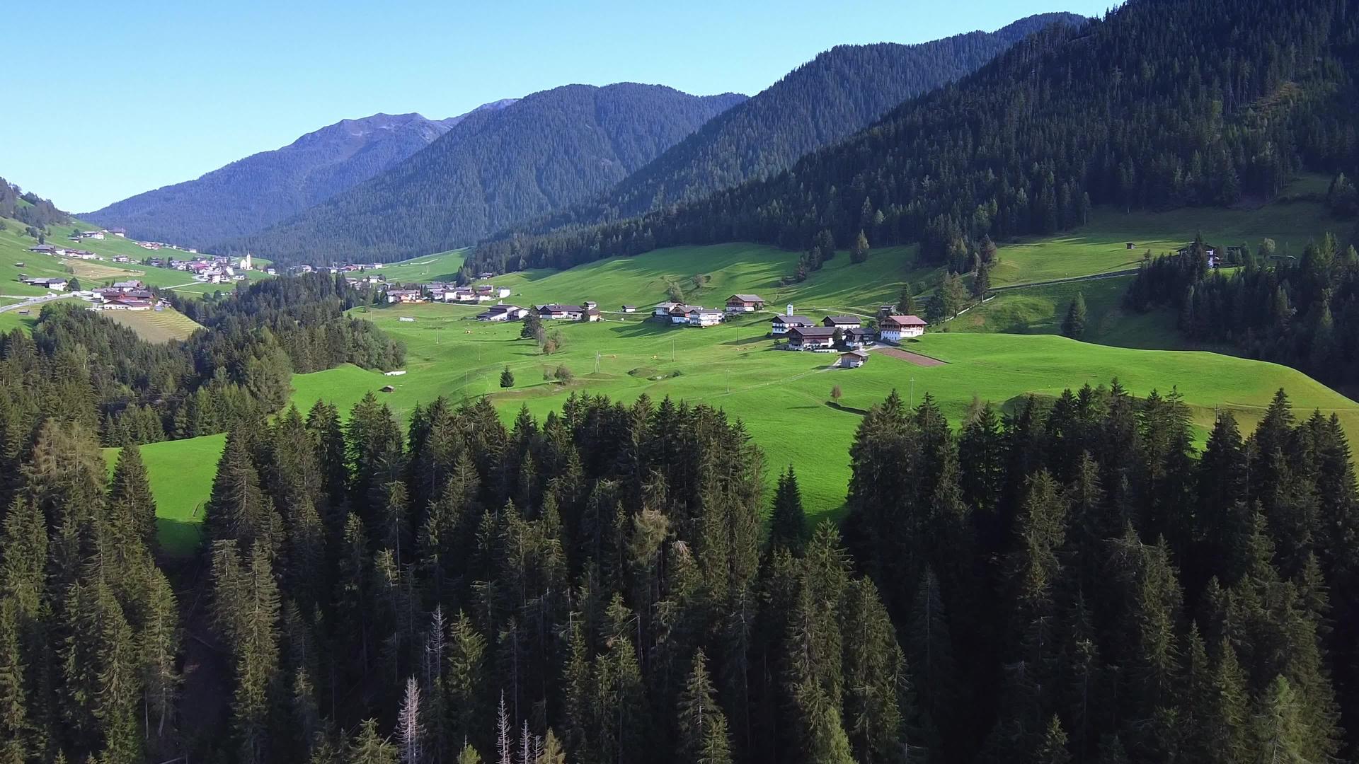 Austrianalps天空中的美景视频的预览图