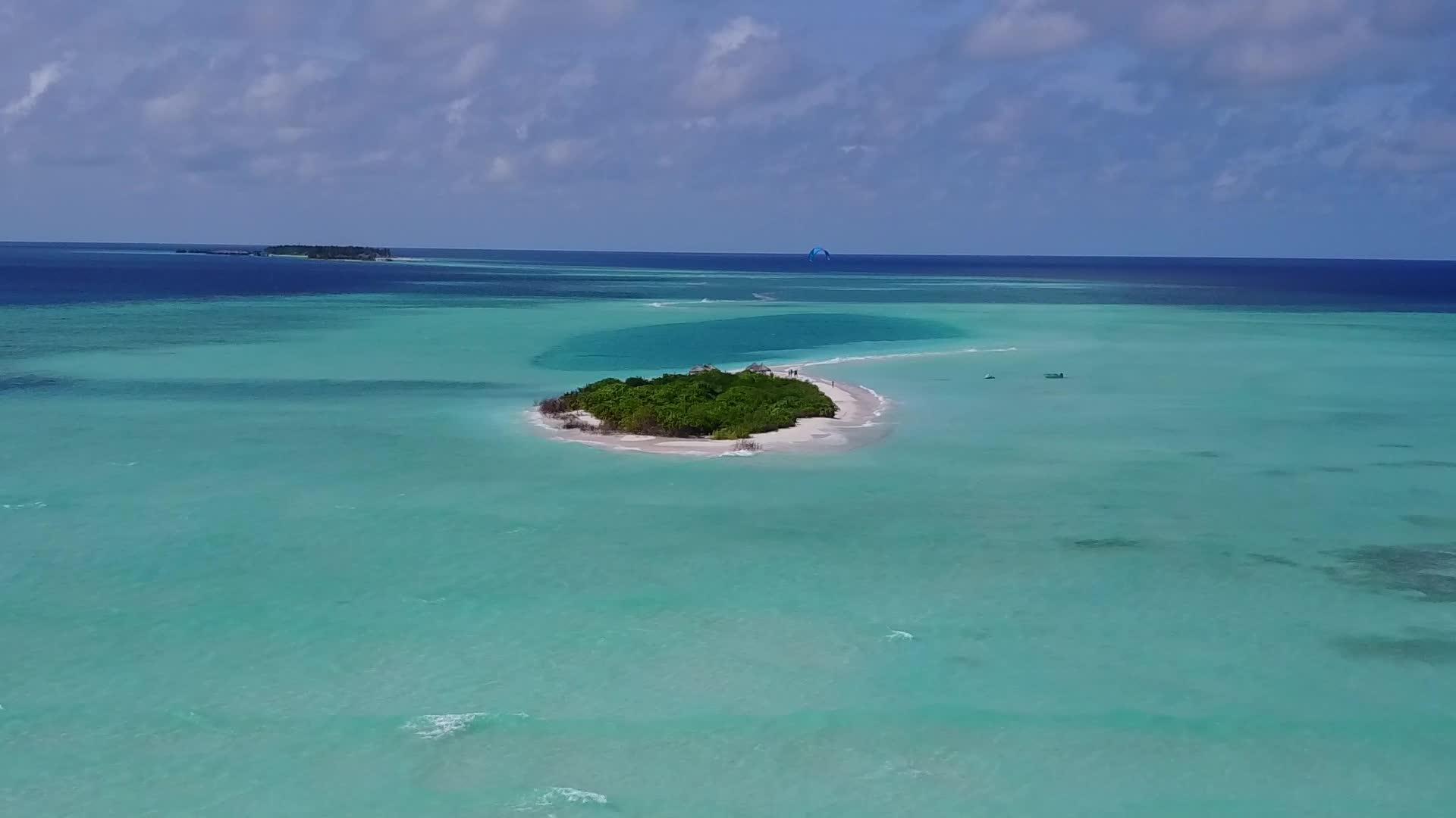 白沙背景透明海洋热带旅游海滩度假视频的预览图
