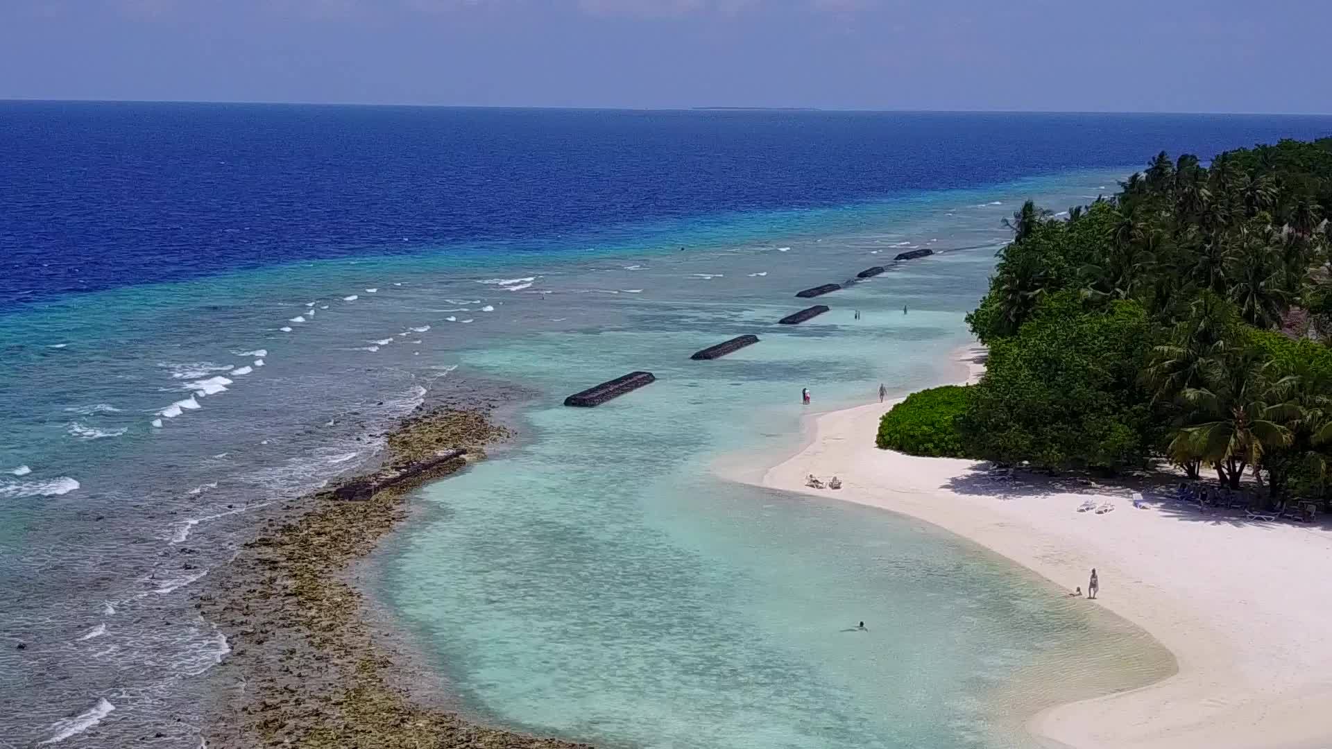 海滩海滩上的豪华海滩视频的预览图