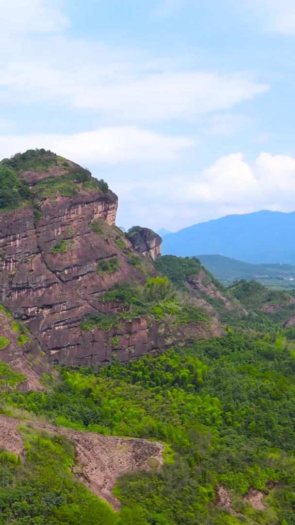 5A景区龙虎标丹霞山脉航拍环绕视频的预览图