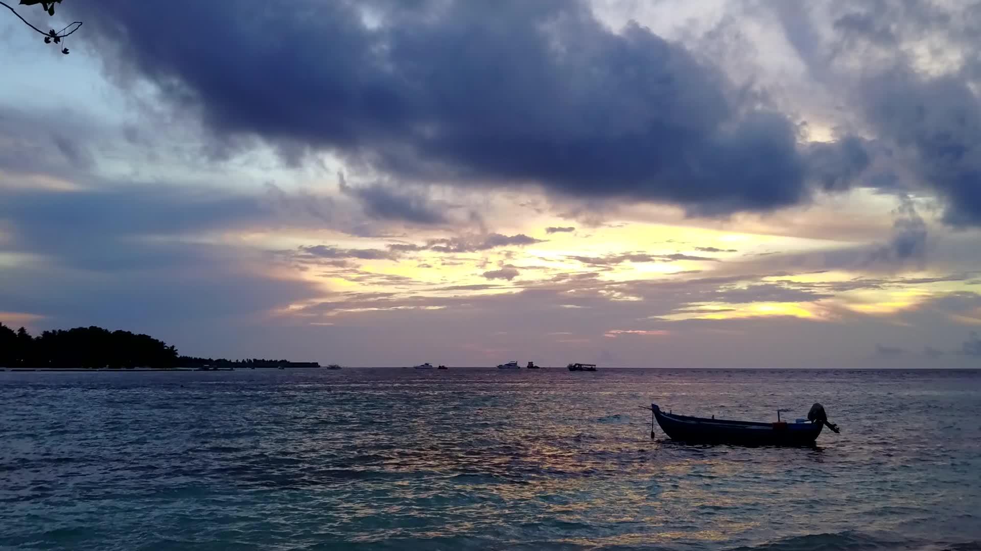 夕阳的海面视频的预览图