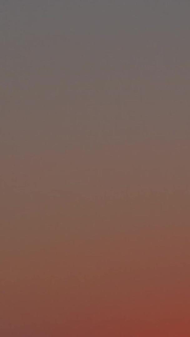 日落夕阳竖版海平线视频的预览图