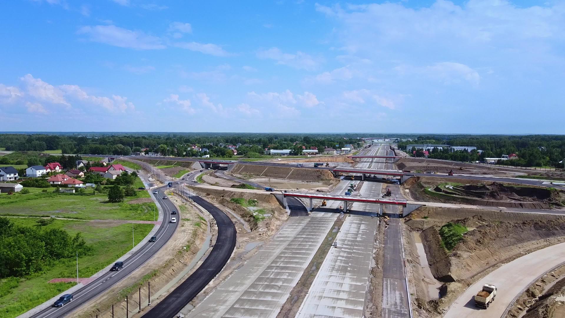 高速公路空中全景视频的预览图