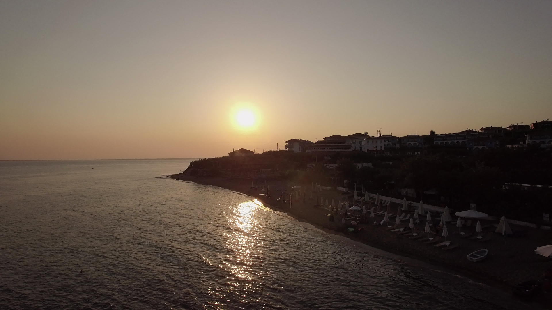 日落Trikorfo海滩度假胜地和海景度假胜地视频的预览图