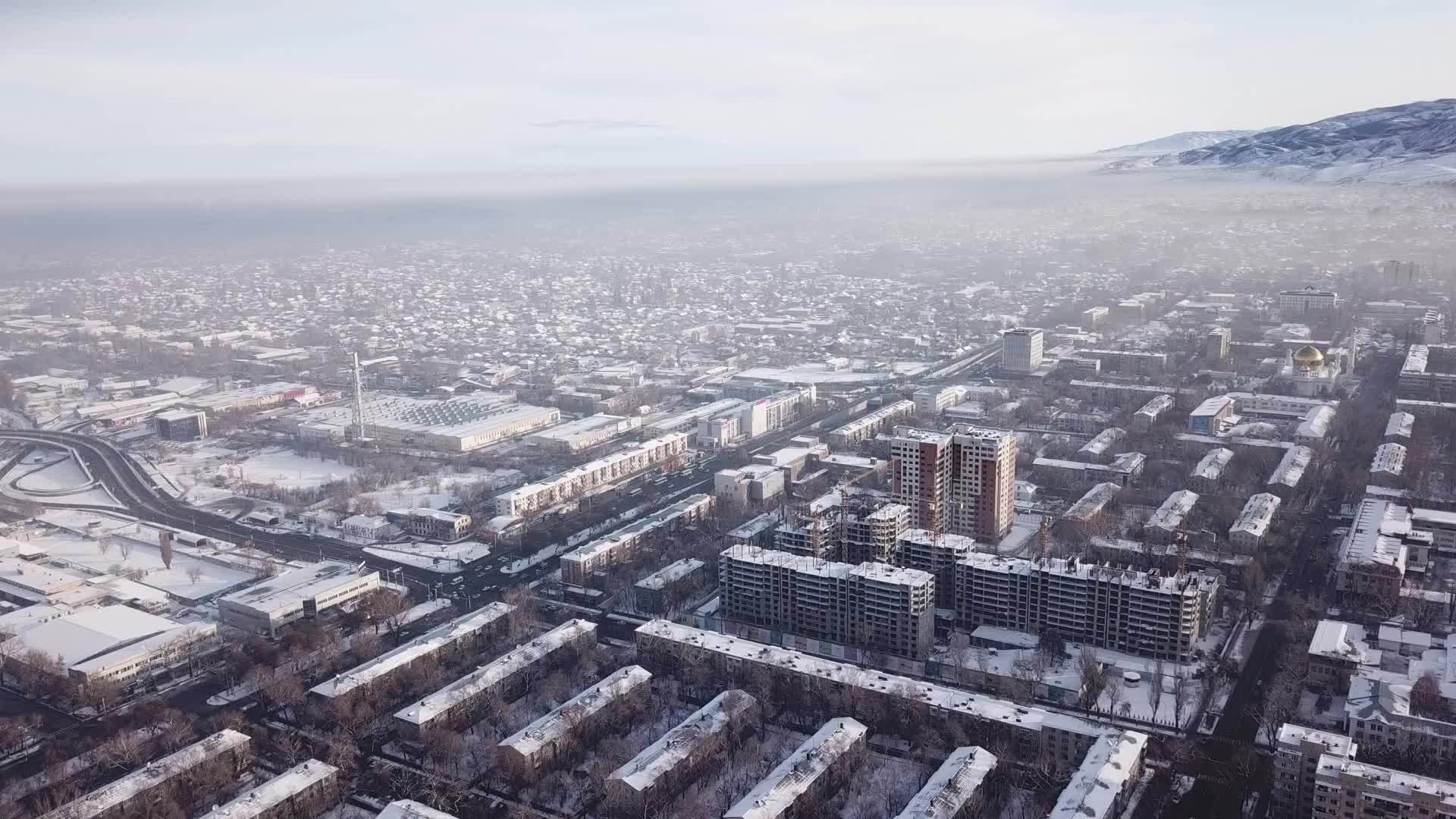 大城市从无人驾驶飞机射向高空视频的预览图