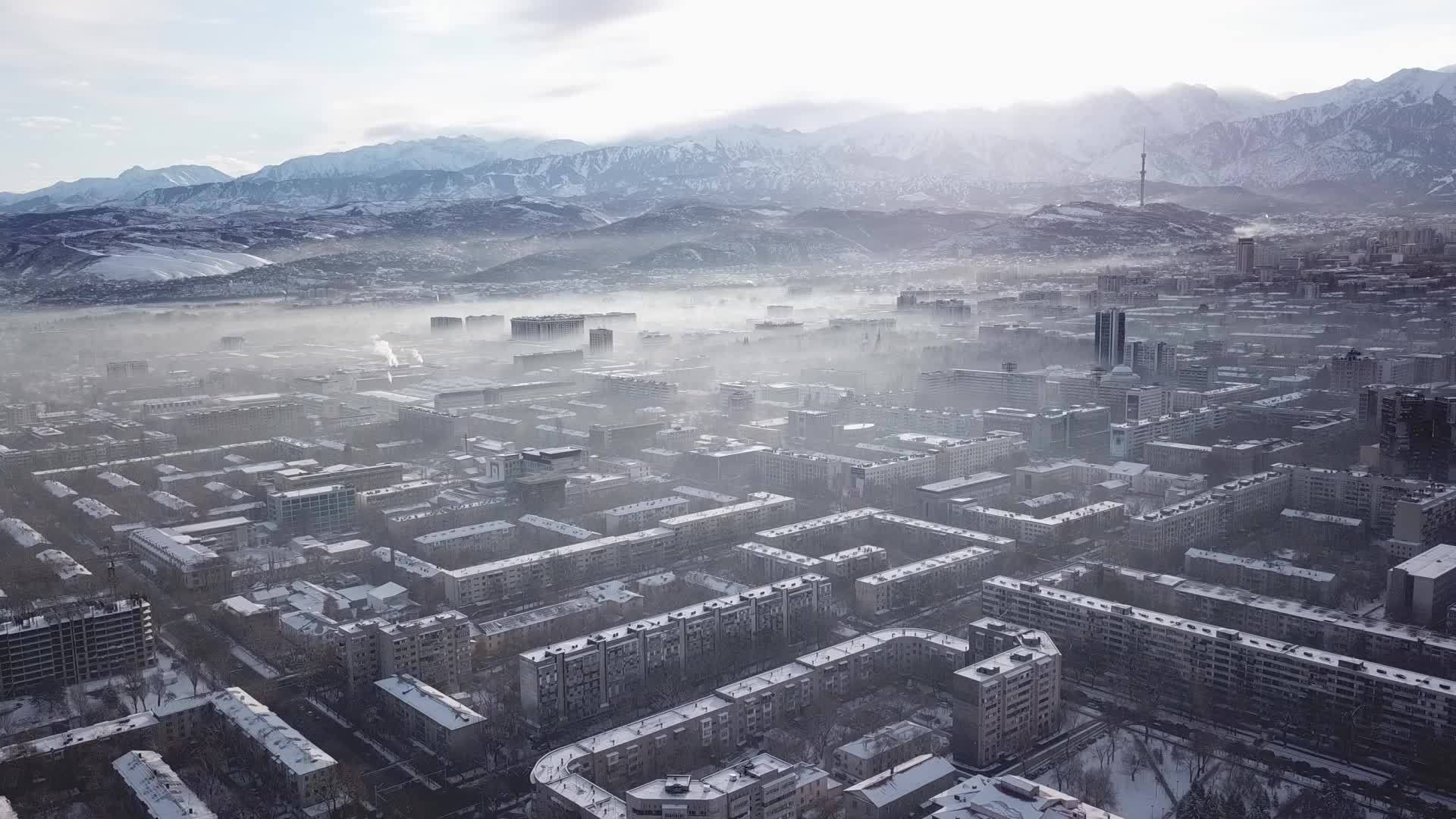 大城市从无人驾驶飞机射向高空视频的预览图