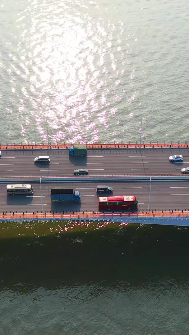 广州华南大桥城市大桥交通车流航拍视频的预览图