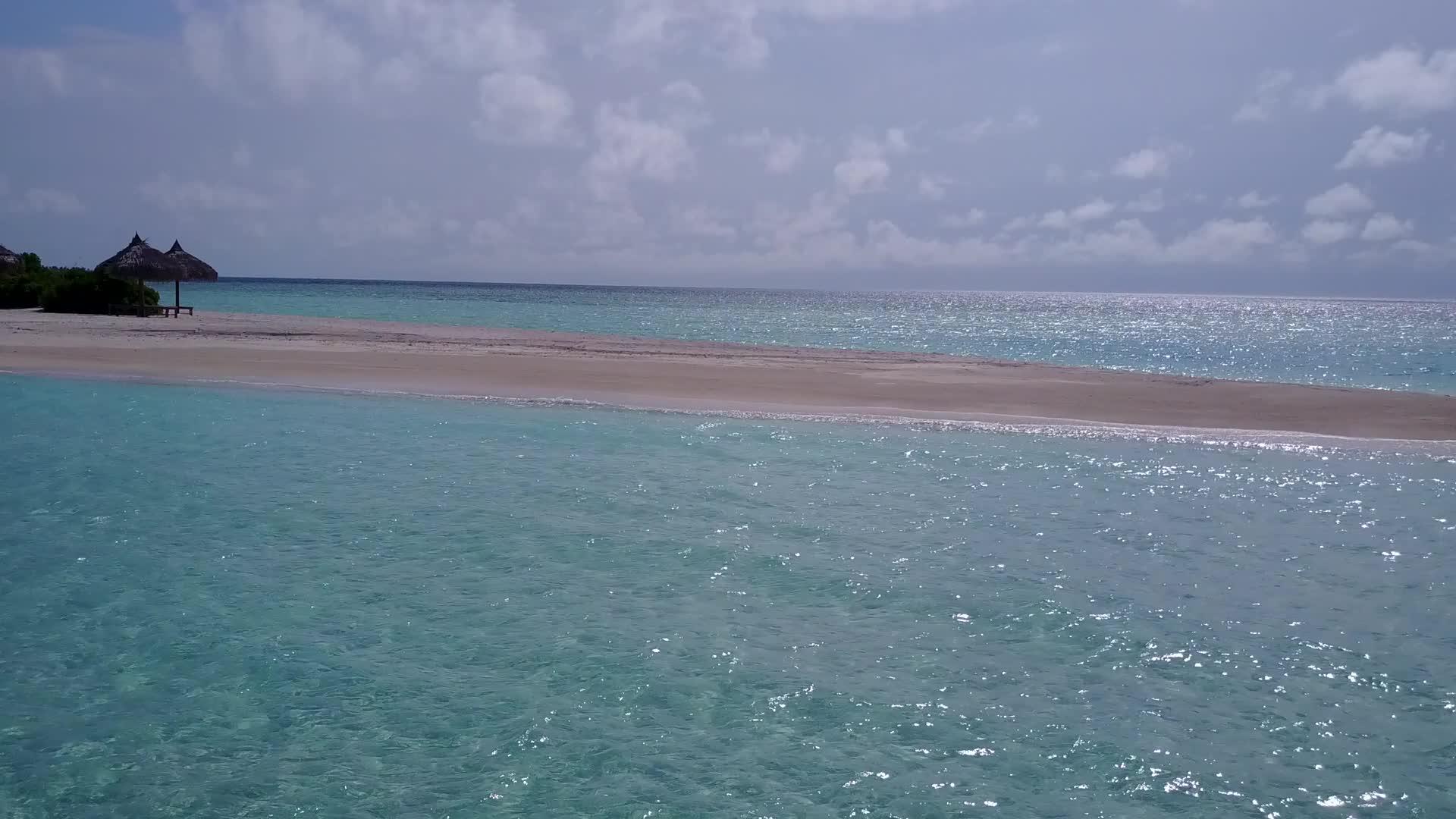 清海和白色海滩背景的天堂海岸海滩时空场景视频的预览图