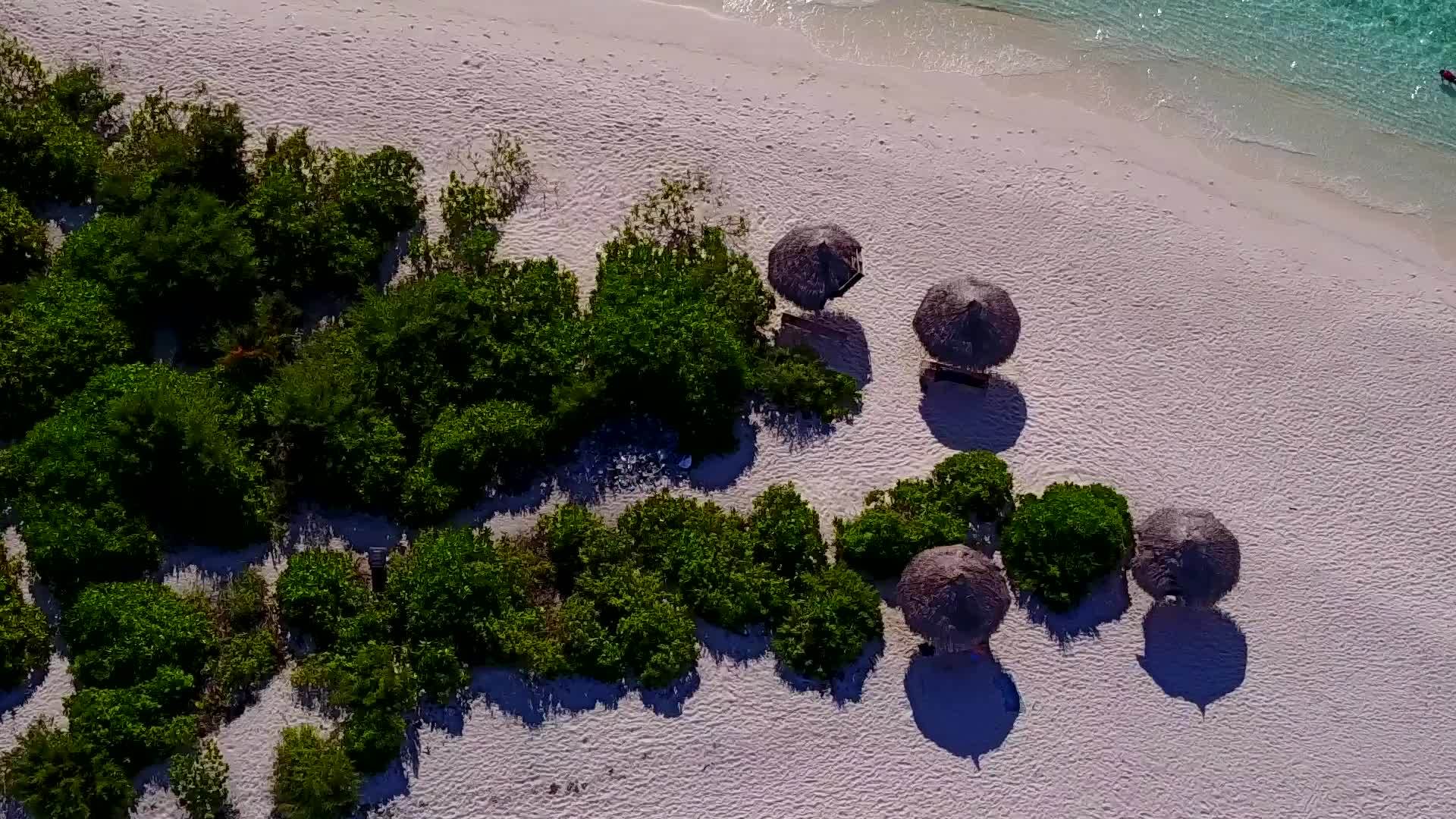 美丽的度假胜地海滩旅游视频的预览图