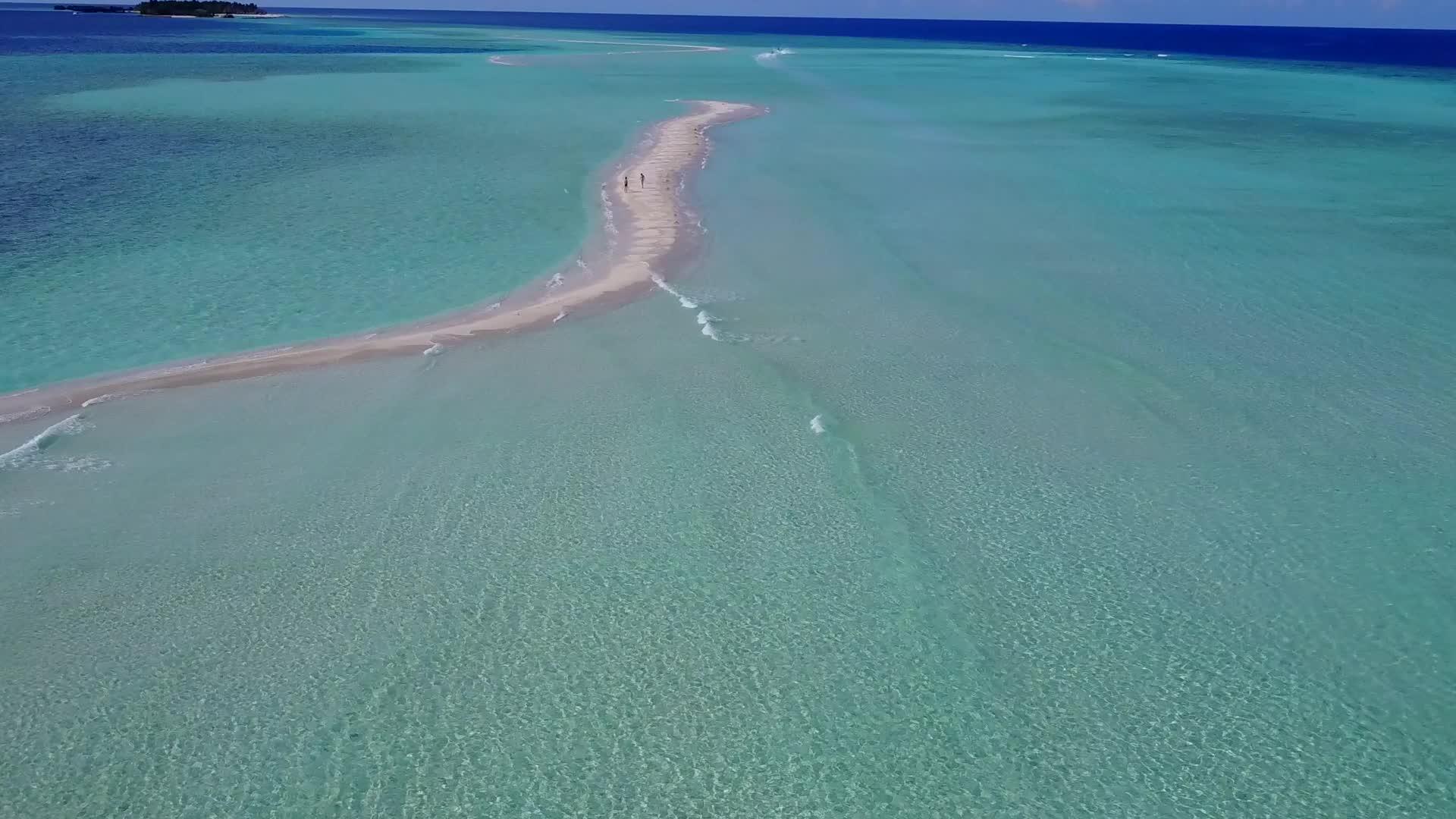 通过空中无人飞机旅行放松度假胜地的海滩生活方式视频的预览图