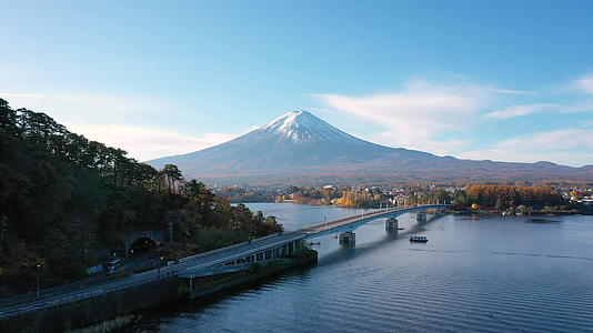 清晨在日本川口湖fuji山和桥视频的预览图