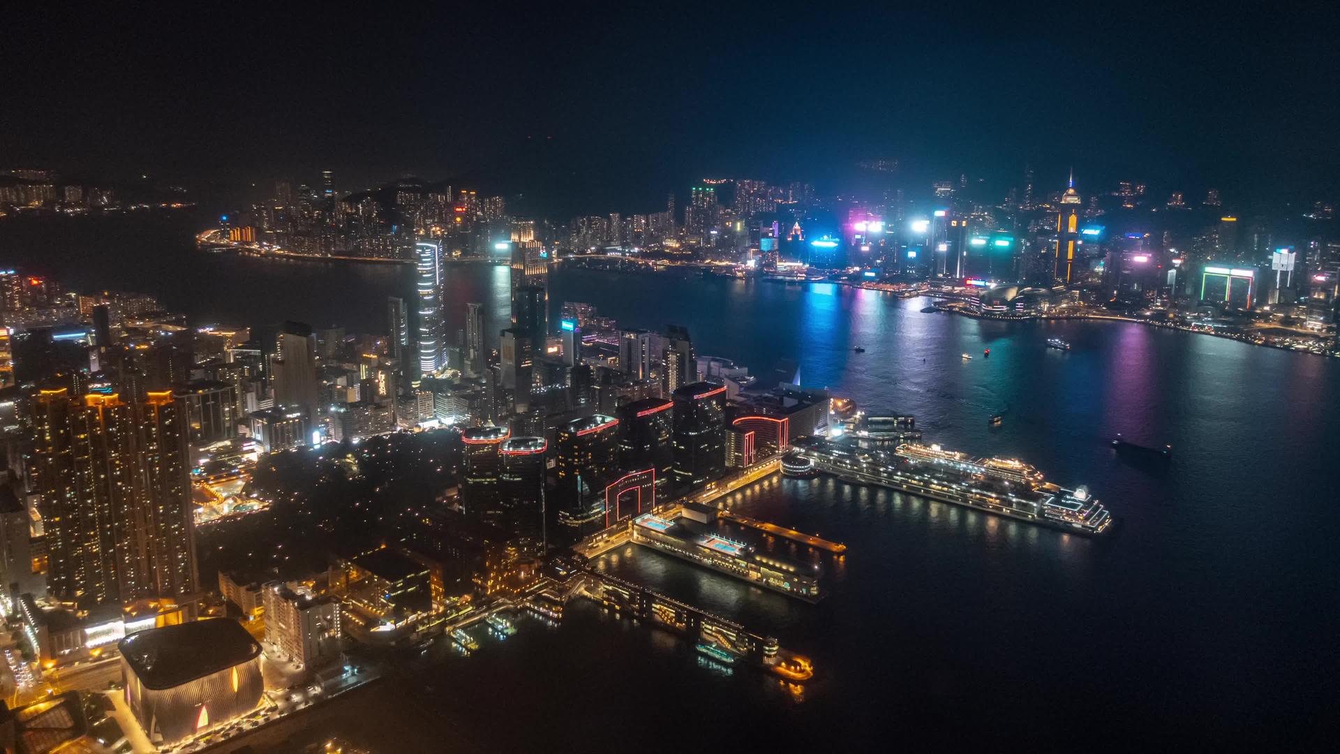 俯瞰香港维多利亚港的延迟夜景视频的预览图