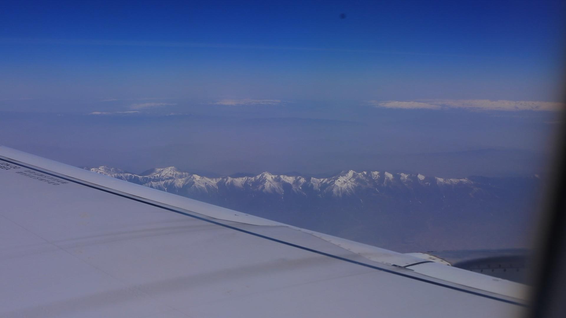 飞机窗外看藏区雪山视频的预览图