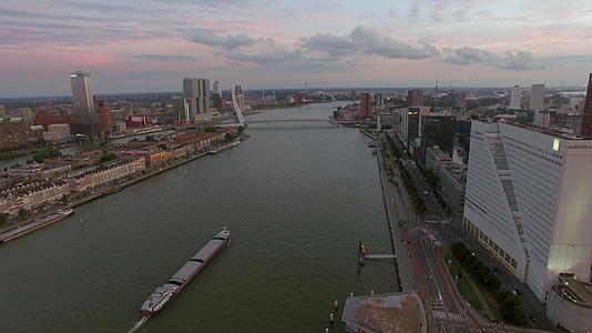 城市景观和天际桥空桥视频的预览图