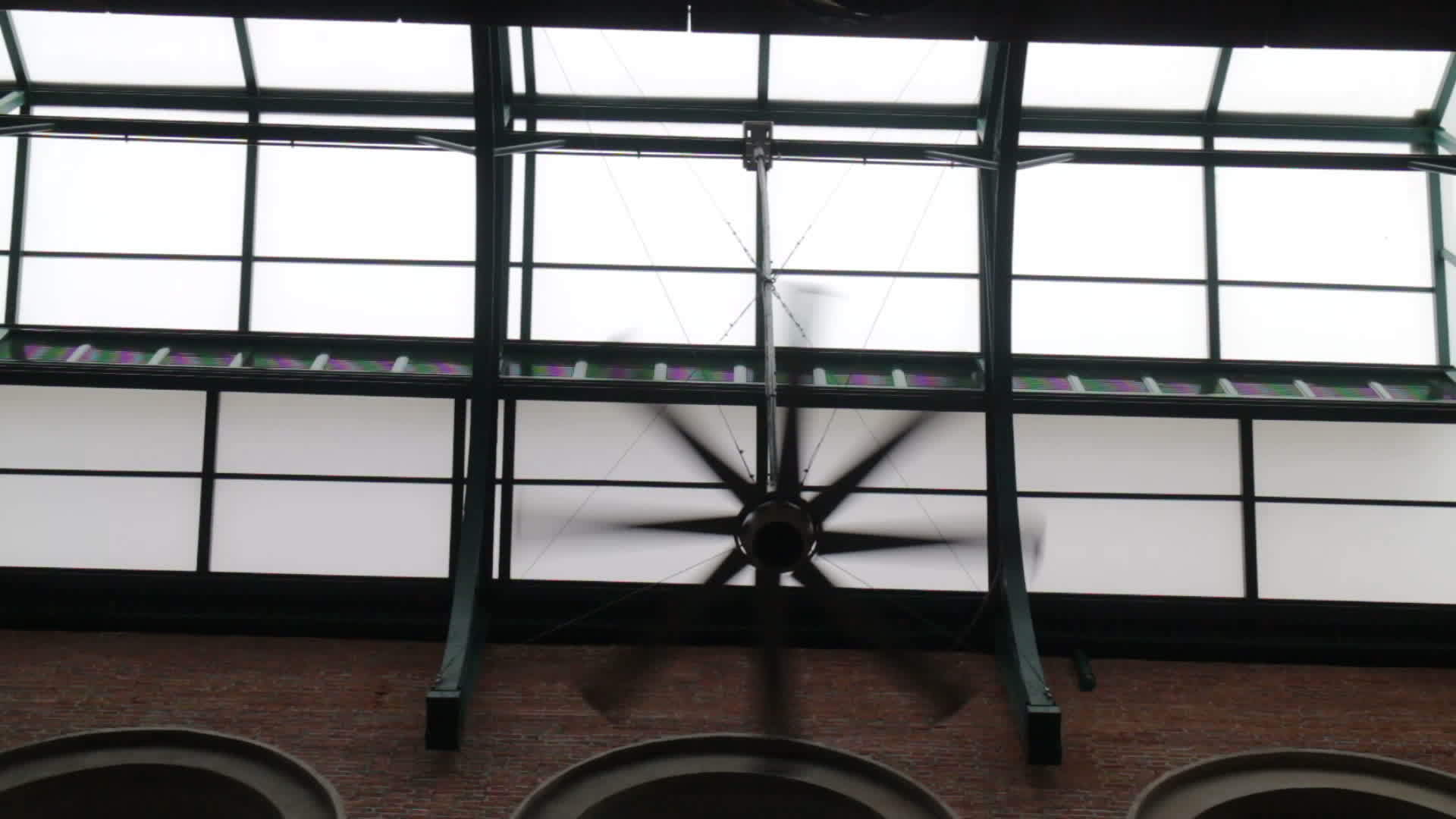 市场大厅的电风扇最大视频的预览图