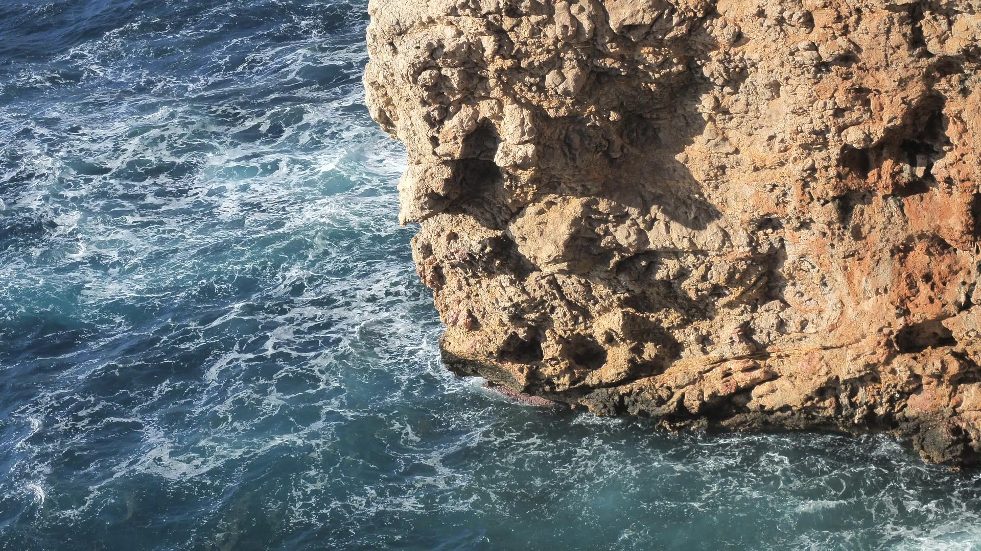 背景巴里阿里巴里海湾美丽的小檗帽海角悬崖视频的预览图