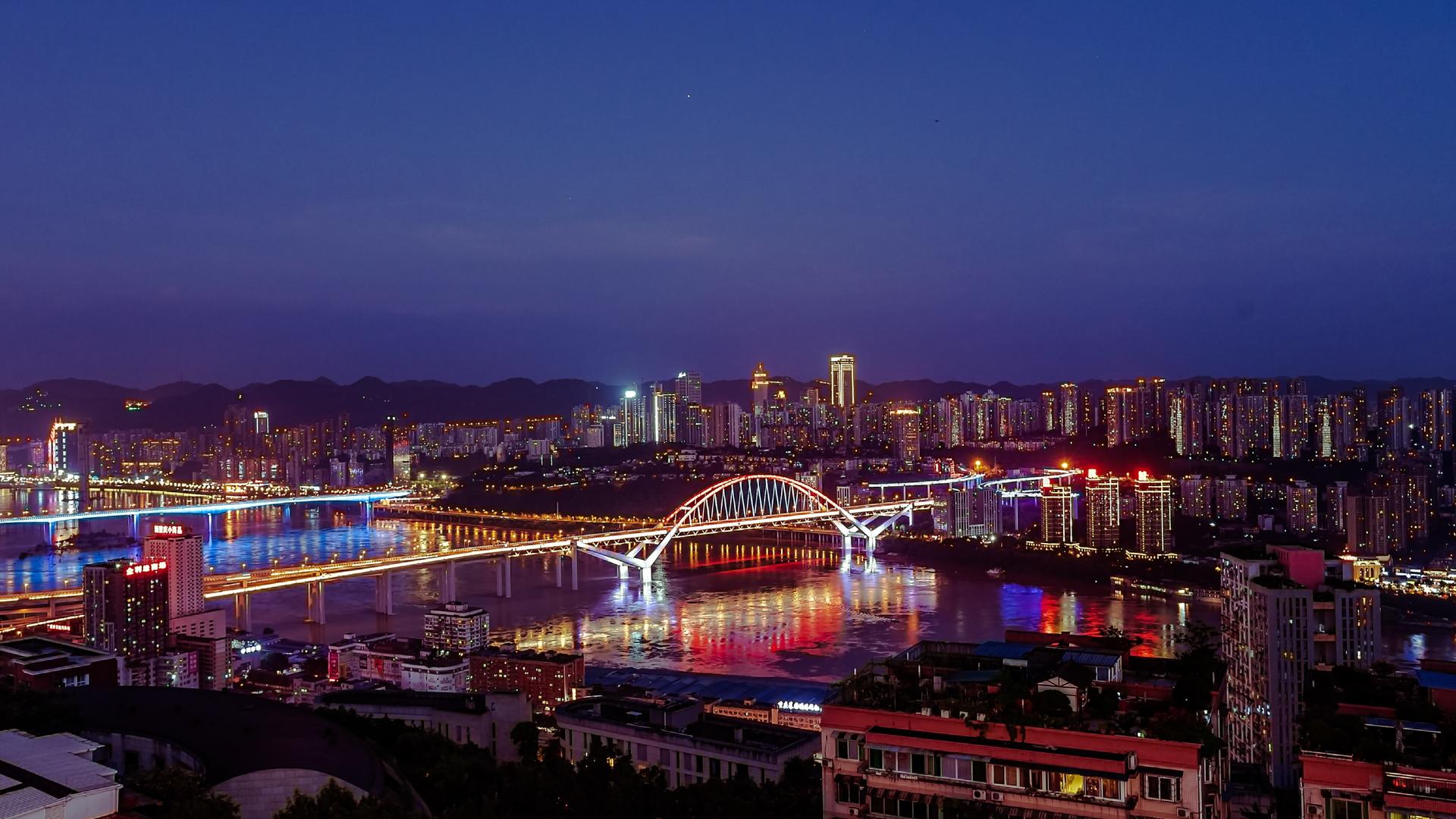 重庆长江大桥菜园坝大桥日转夜延时视频的预览图