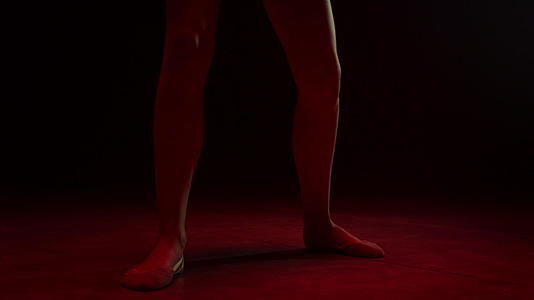 未知的女性体操运动员表演丝带视频的预览图