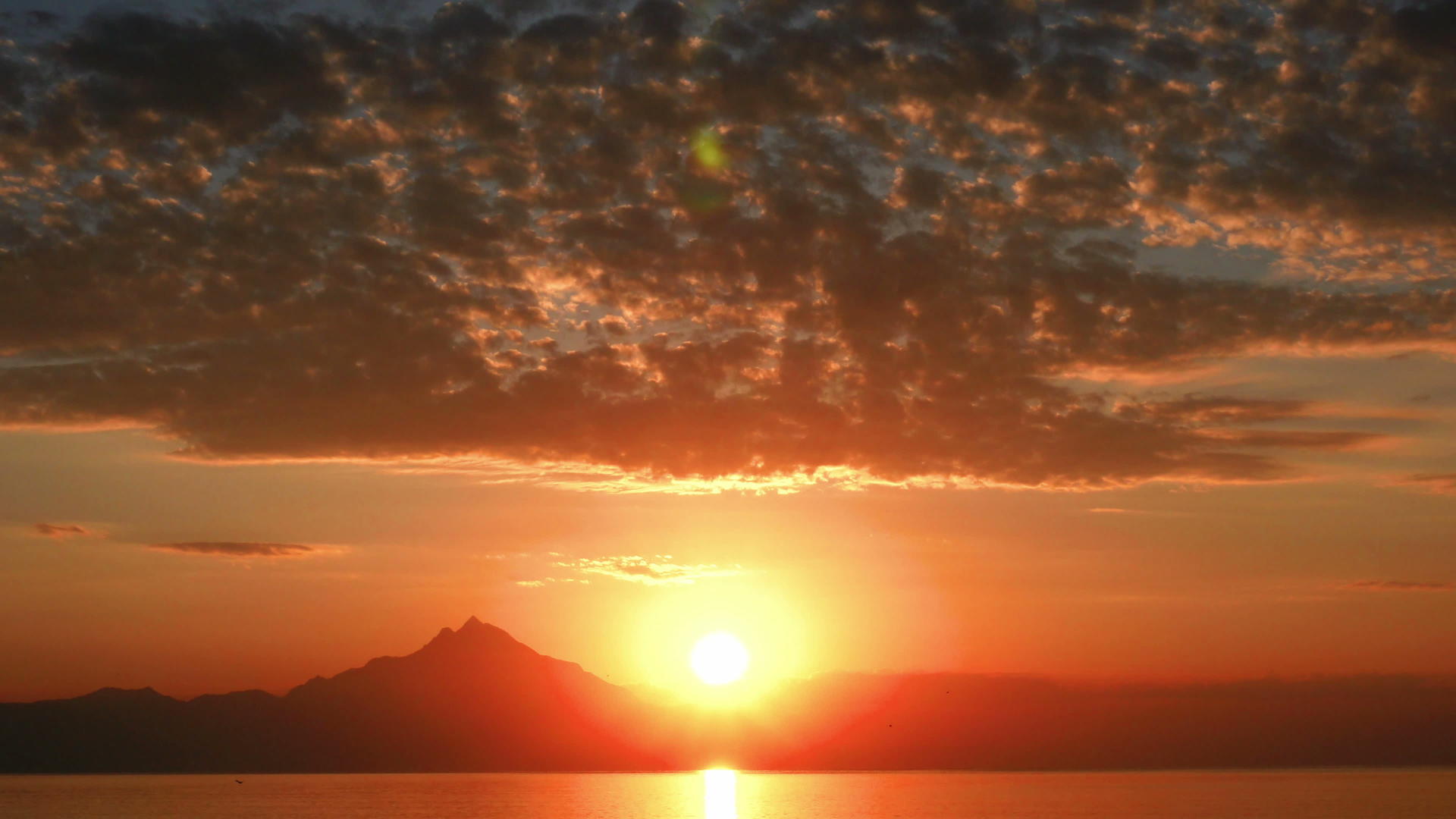 海山之间的日出视频的预览图