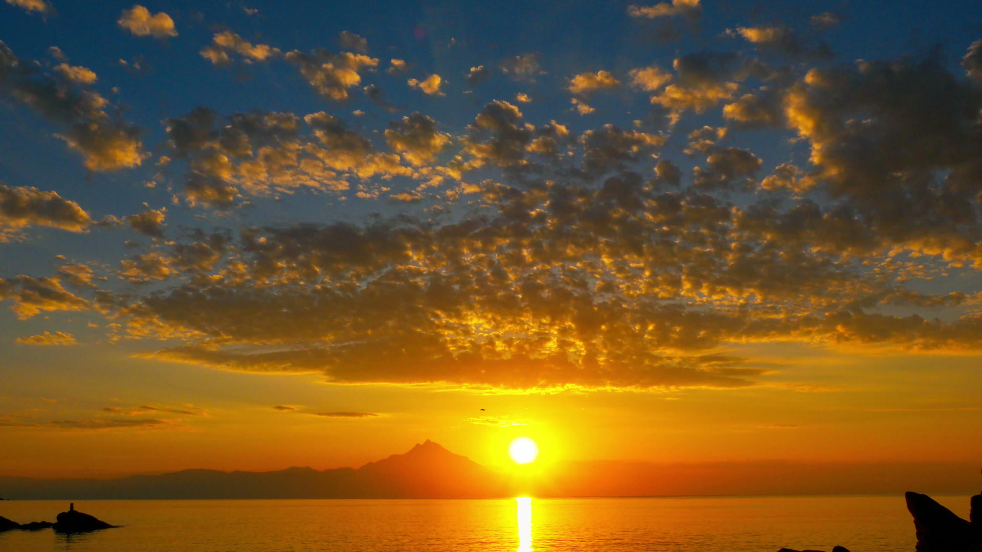 海山之间的日出视频的预览图