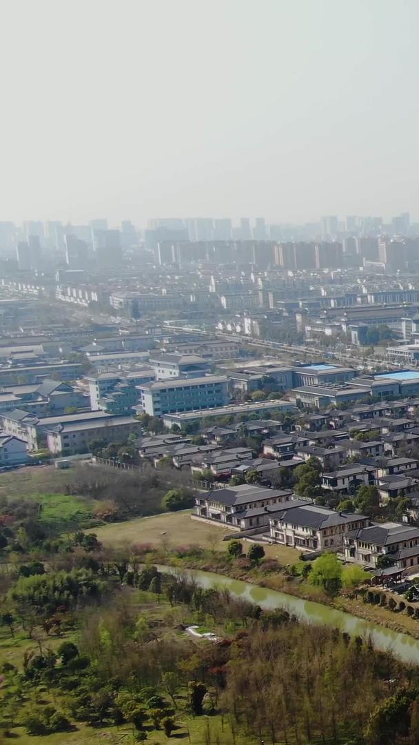 江苏扬州城市风景全景航拍视频视频的预览图