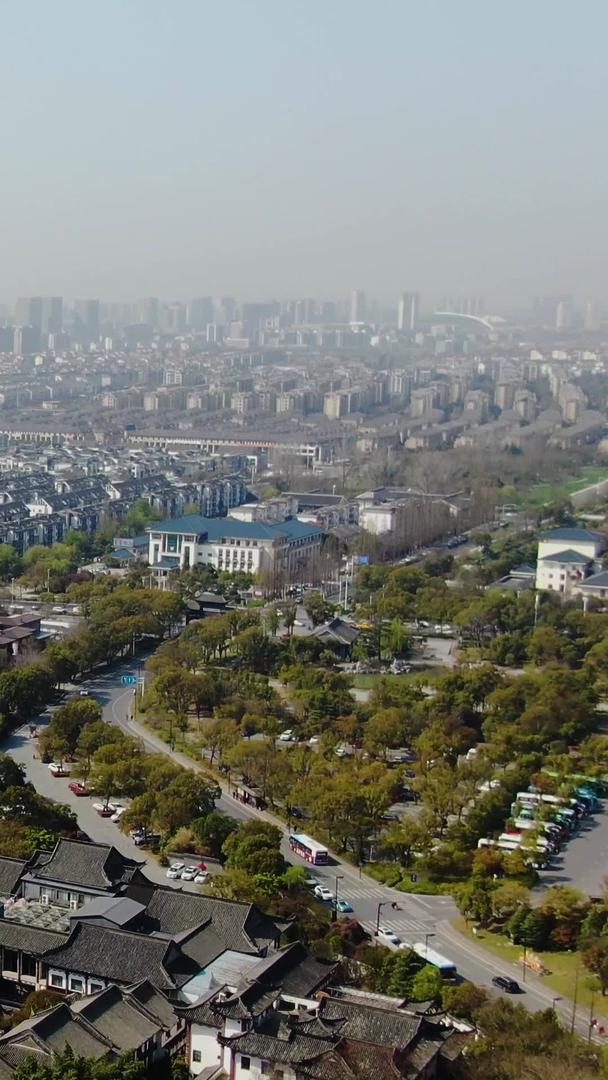 江苏扬州城市风景全景航拍视频视频的预览图
