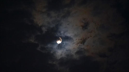 4k夜晚的月亮的预览图