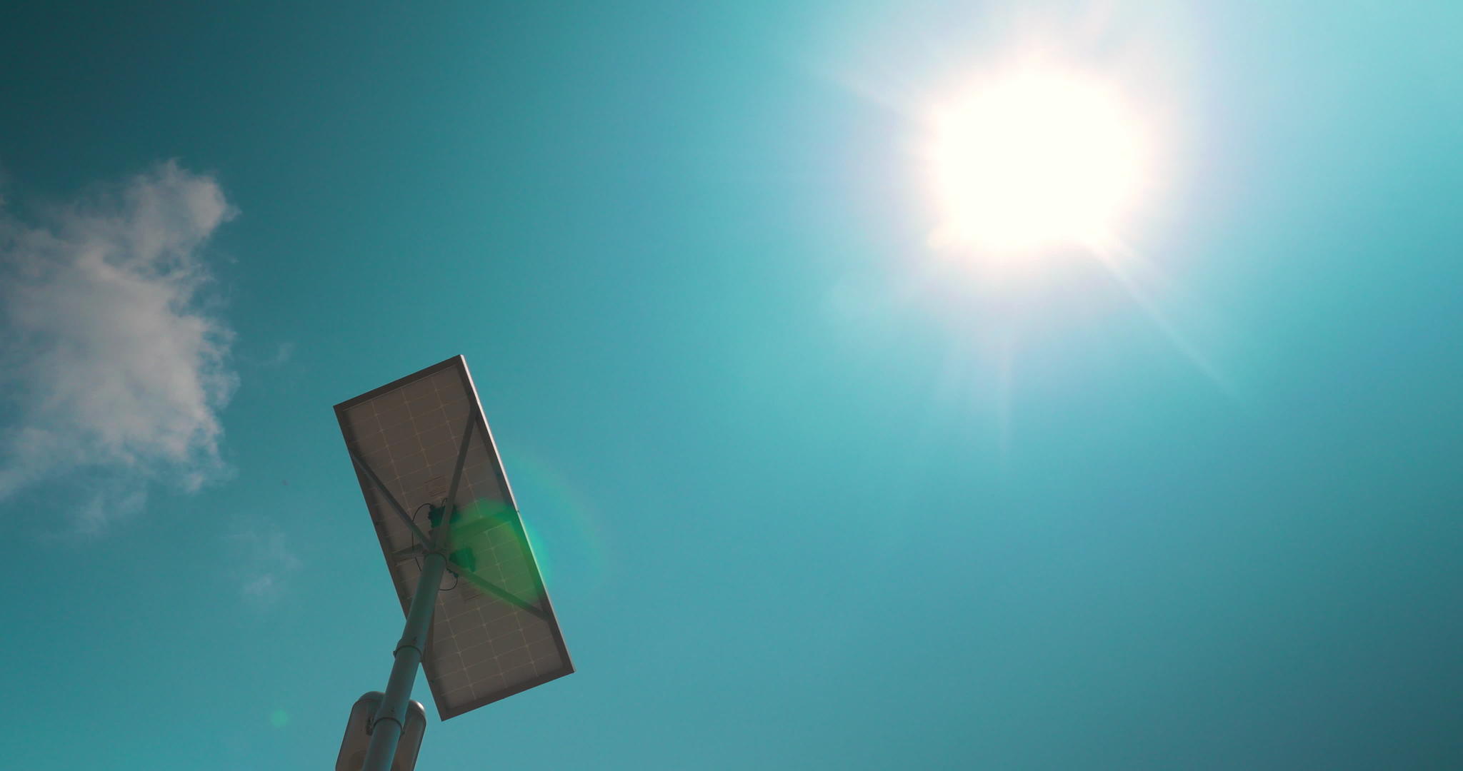 太阳能电池对天的街灯视频的预览图