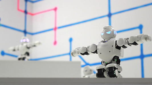 机器人男子舞蹈机器人闭合智能技术概念视频的预览图