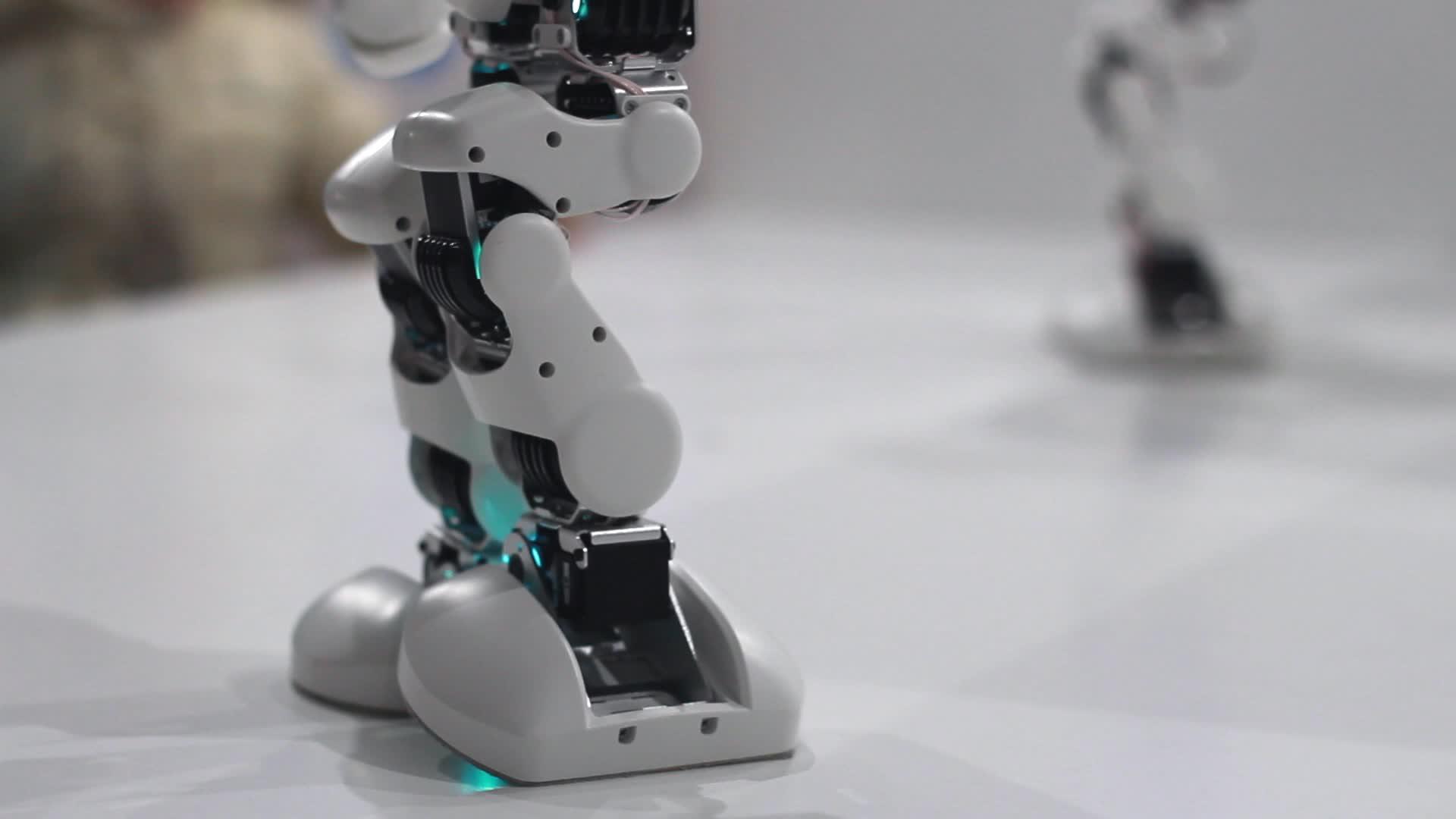 机器人腿舞类机器脚舞技术视频的预览图