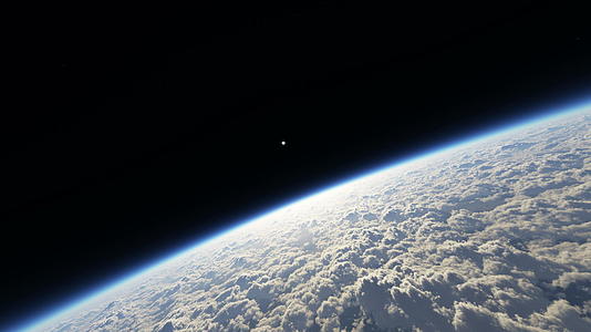 飞越地球空间视频的预览图