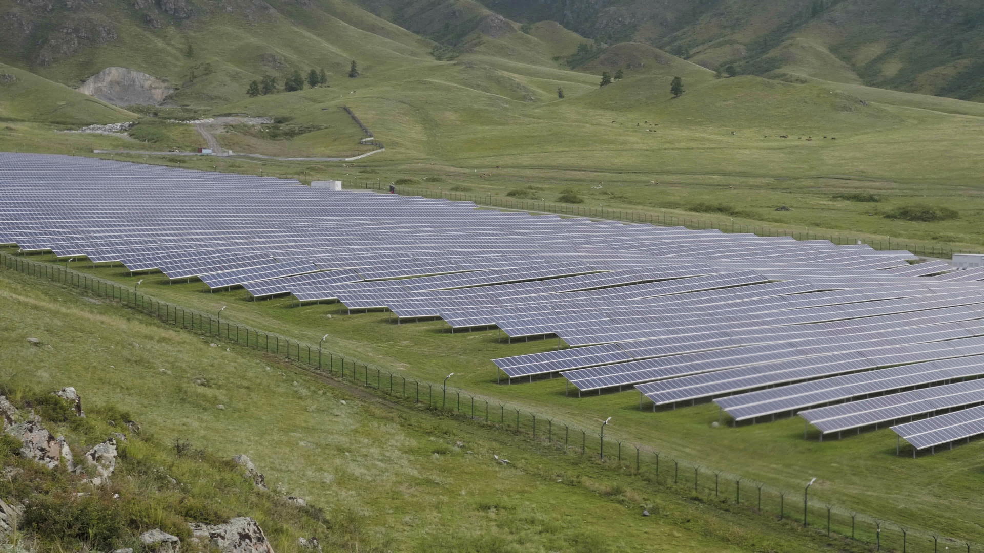 太阳能发电厂视频的预览图