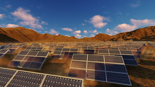 太阳能电池板散落在沙漠和沙漠中的蓝天视频的预览图