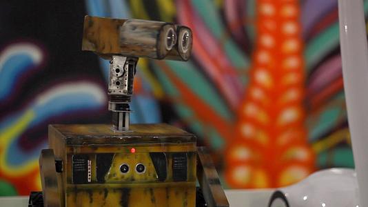 智能玩具机器人脸人造机器眼悲伤视频的预览图