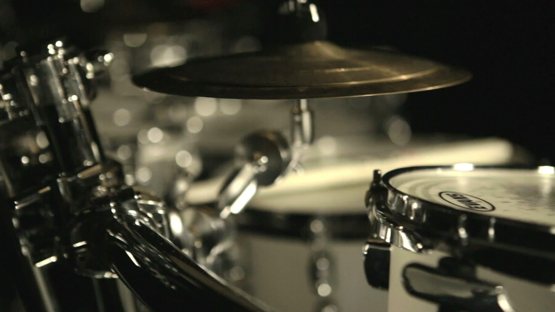 音乐鼓套装黑暗工作室鼓组鼓套乐器视频的预览图