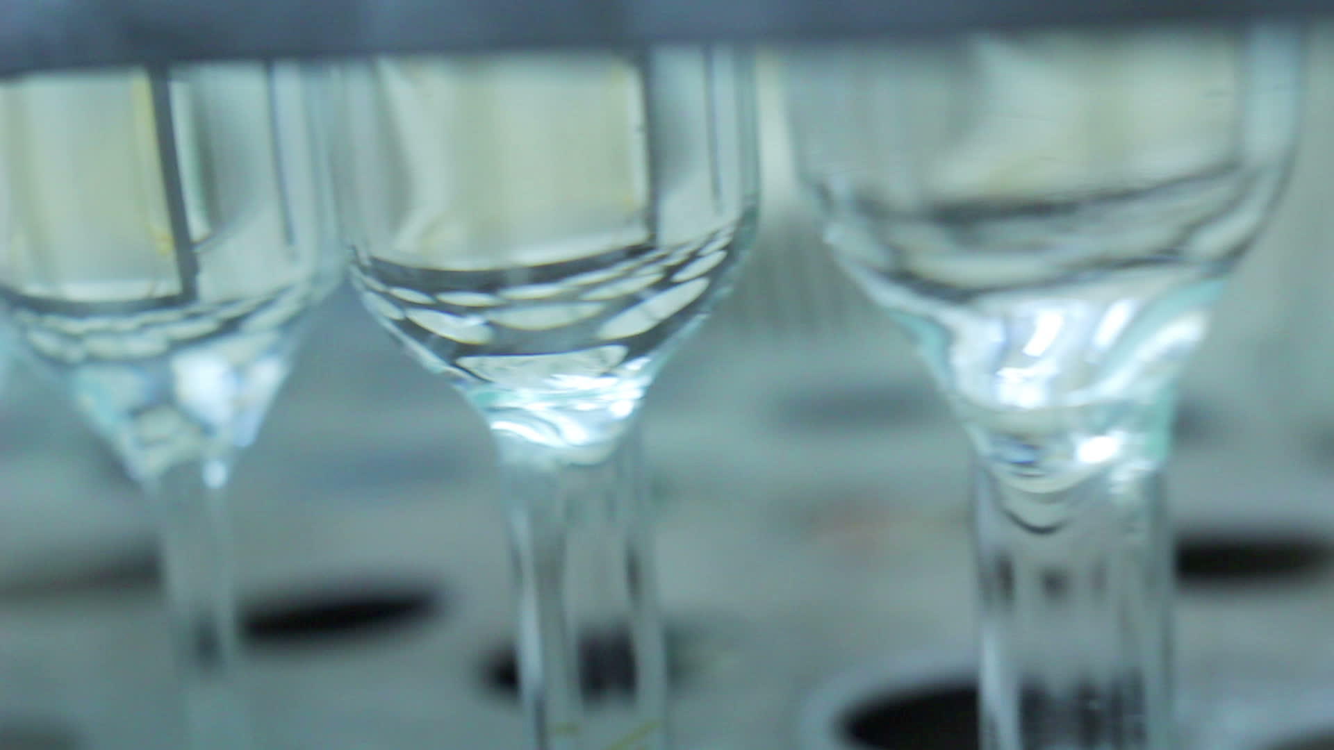 医学实验室的玻璃瓶关闭透明化学瓶视频的预览图
