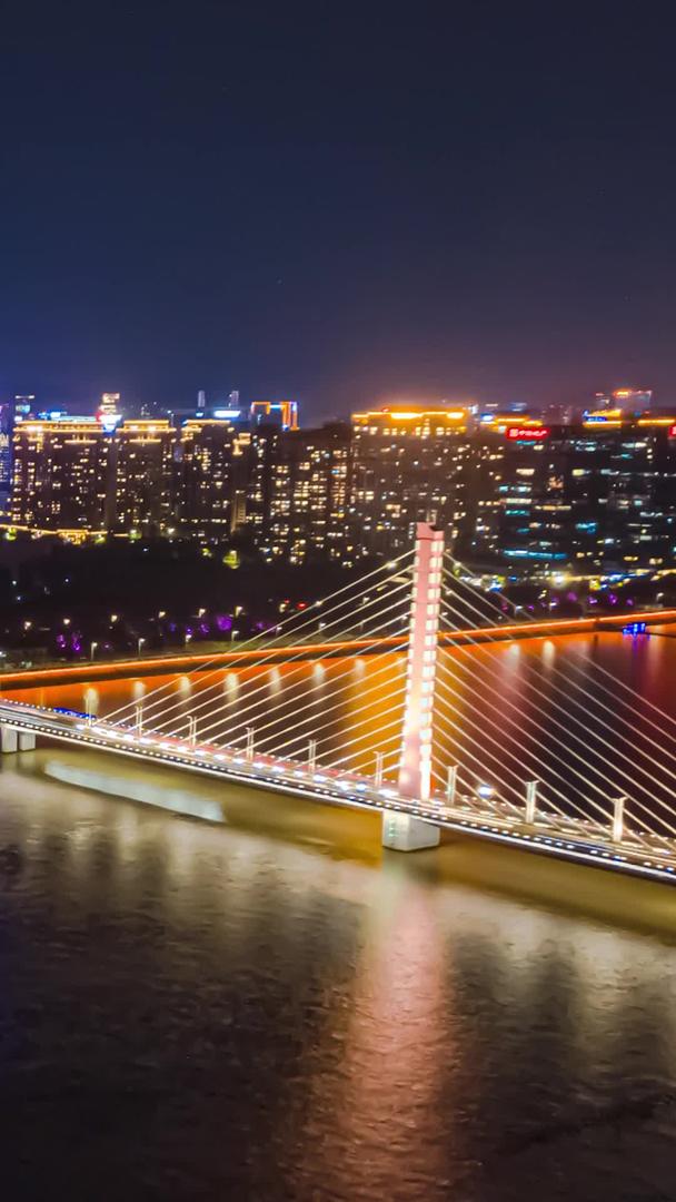 航拍大气移动延迟杭州钱塘江三桥CBD城市夜景视频的预览图